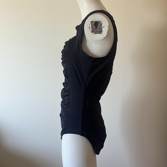 Garnet Hill Women's Black Active High-Neck One-Piece Swimsuit Size 12 - Picture 5 of 12